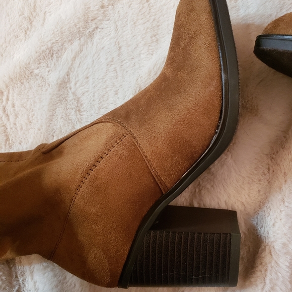 NEW Knee high boots, camel color with a tie back - Picture 3 of 5